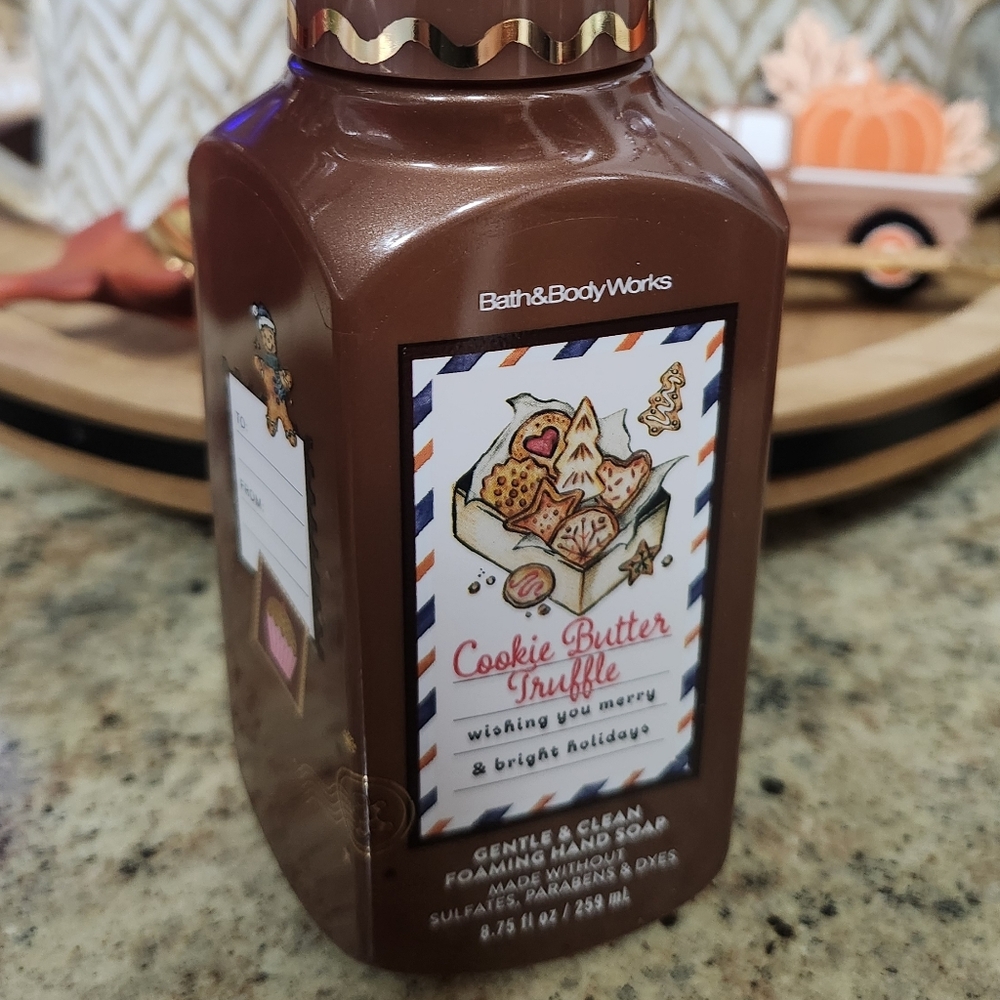 NWT Bath and Body Works "Cookie Butter Truffle" Foaming Hand Soap - Picture 2 of 2